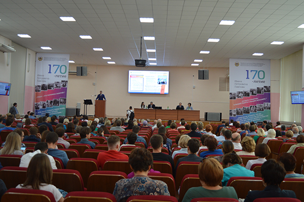 ТОРЖЕСТВЕННОЕ СОБРАНИЕ ТРУДОВОГО КОЛЛЕКТИВА УНИВЕРСИТЕТА