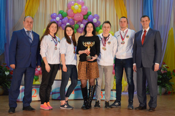 Награждение пловцов-победителей II этапа фестиваля «Физическая культура и спорт – вторая профессия врача»