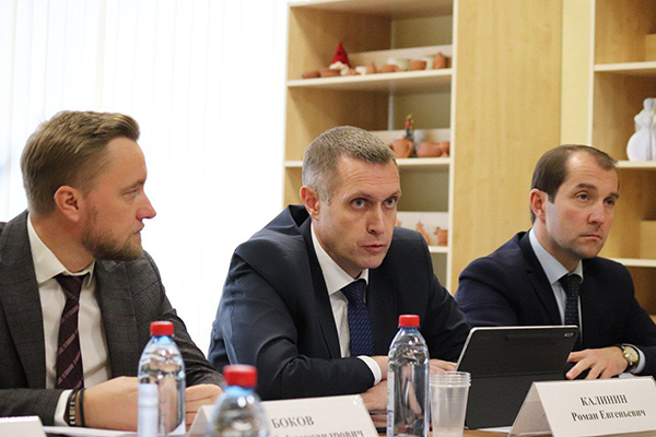 РОМАН КАЛИНИН ПРИНЯЛ УЧАСТИЕ В КРУГЛОМ СТОЛЕ НА ТЕМУ РАЗВИТИЯ ЦЕЛЕВОГО ОБУЧЕНИЯ В РЕГИОНЕ