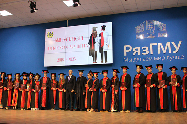 РАБОТА ПО ПРИЗВАНИЮ: В РЯЗГМУ СОСТОЯЛСЯ ВЫПУСКНОЙ НА ЛЕЧЕБНОМ ФАКУЛЬТЕТЕ