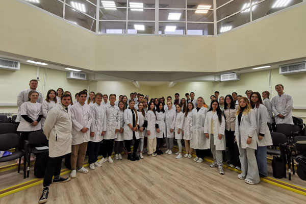 Студенты РязГМУ встретились разработчиком вакцины «Ультрикс Квадри»