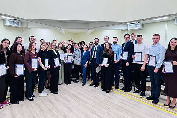 СОСТОЯЛОСЬ ВРУЧЕНИЕ ИМЕННЫХ СТИПЕНДИЙ СТУДЕНТАМ, ОТЛИЧИВШИМСЯ В УЧЕБНОЙ, НАУЧНОЙ И ОБЩЕСТВЕННОЙ ДЕЯТЕЛЬНОСТИ