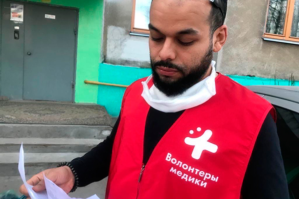 LES VOLONTAIRES DE L’UNIVERSITE D’ETAT DE MEDECINE DE RIAZAN LUTTENT CONTRE LA PROPAGATION DE L’INFECTION