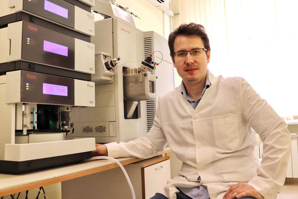 В РЯЗГМУ ЗАВЕРШИЛИ ИССЛЕДОВАНИЕ МЕХАНИЗМА ВЛИЯНИЯ СВОБОДНЫХ РАДИКАЛОВ НА ВЫРАБОТКУ В РАКОВЫХ КЛЕТКАХ БЕЛКА-ТРАНСПОРТЕРА Р-ГЛИКОПРОТЕИНА