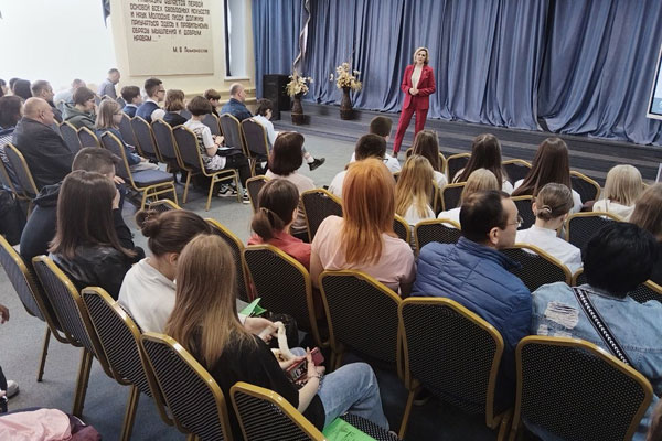 Знакомим с университетом