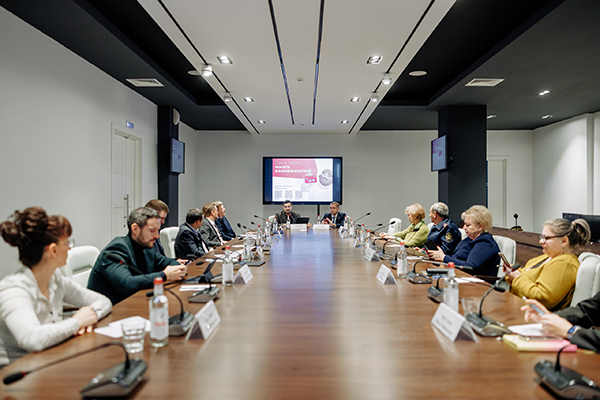 ЦИФРОВЫЕ ВОЛОНТЕРЫ, ВЗАИМОДЕЙСТВИЕ С ИНВЕСТПАРТНЕРАМИ И ГЛОБАЛЬНАЯ ЦИФРОВАЯ ЭКОСИСТЕМА – ТЕМЫ ЗАСЕДАНИЯ СОВЕТА РЕКТОРОВ ВУЗОВ РЕГИОНА