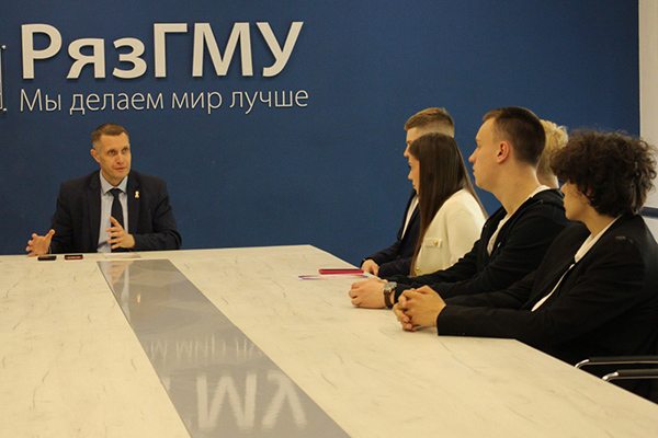 РЯЗАНСКИЕ ШКОЛЬНИКИ ПОЛУЧИЛИ ДОКУМЕНТЫ ОБ ОКОНЧАНИИ МЕДКЛАССОВ