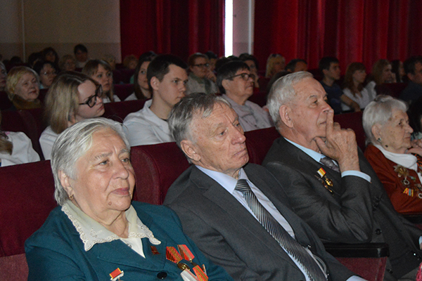 …Помнят Альпы и Дунай. Концерт, посвященный Дню Победы, прошел в Центре культуры и досуга