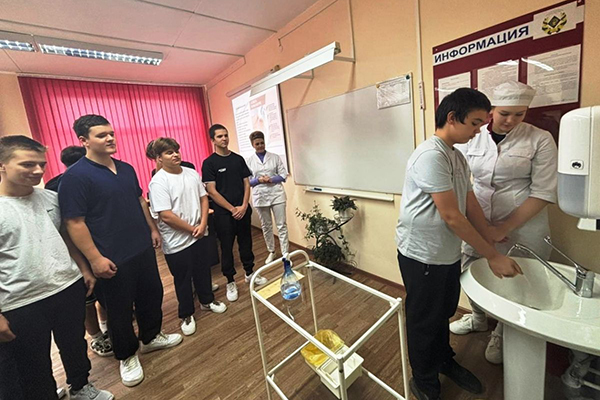 СТУДЕНТЫ ЕФРЕМОВСКОГО ФИЛИАЛА РЯЗГМУ ПРОВЕЛИ МАСТЕР-КЛАССЫ