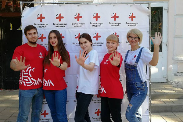 ВОЛОНТЕРЫ–МЕДИКИ – УЧАСТНИКИ ОТКРЫТИЯ СЕЗОНА ФЕСТИВАЛЬНОГО ЛЕТА «ВСТРЕЧИ НА ПОЧТОВОЙ» 