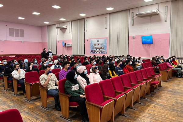 ADMINISTRATION DE L’UNIVERSITE A ORGANISE LA REUNION AVEC LES ETUDIANTS DE LA PREMIERE ANNEE