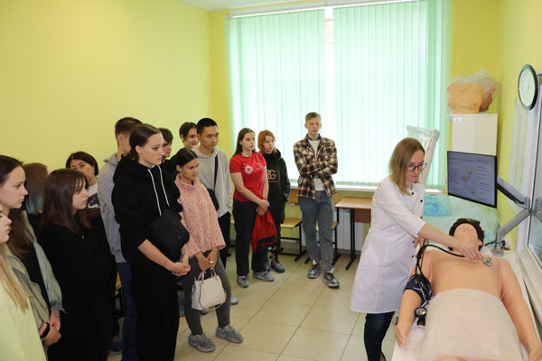 Школьники двух областей посетили РязГМУ