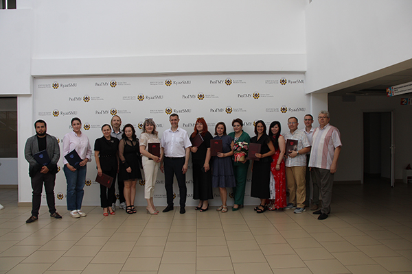 НА СТРАЖЕ ОБЩЕСТВЕННОГО ЗДОРОВЬЯ: В РЯЗГМУ ВРУЧИЛИ ДИПЛОМЫ ВЫПУСКНИКАМ МАГИСТРАТУРЫ