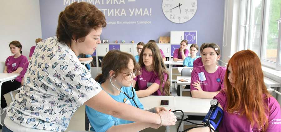 «МЕДИЦИНА. НАУКА О ЖИЗНИ»: ШКОЛЬНИКИ ТУЛЬСКОЙ ОБЛАСТИ ПОЗНАКОМИЛИСЬ С ФИЗИОЛОГИЕЙ И ГЕНЕТИКОЙ ВМЕСТЕ С ПРЕПОДАВАТЕЛЯМИ РЯЗГМУ