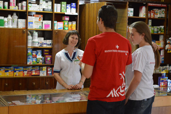 Волонтеры-медики участвуют в проверках рязанских аптек