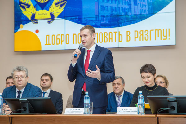 НА ДНЕ ОТКРЫТЫХ ДВЕРЕЙ В РЯЗГМУ ШКОЛЬНИКИ ПОПРОБОВАЛИ СЕБЯ В РОЛИ ВРАЧЕЙ РАЗЛИЧНЫХ СПЕЦИАЛЬНОСТЕЙ