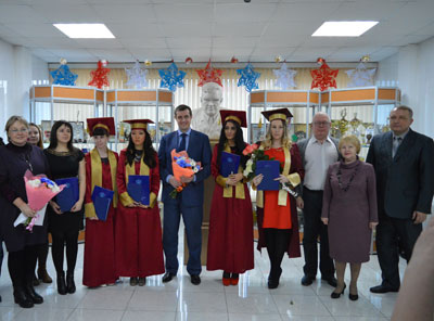 Дипломы - выпускникам