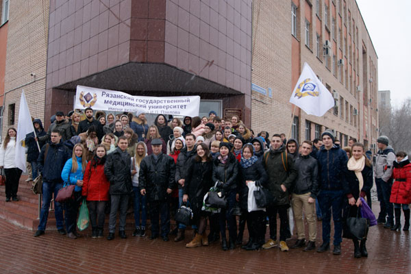 Студенты РязГМУ вышли на митинг в честь присоединения Крыма  