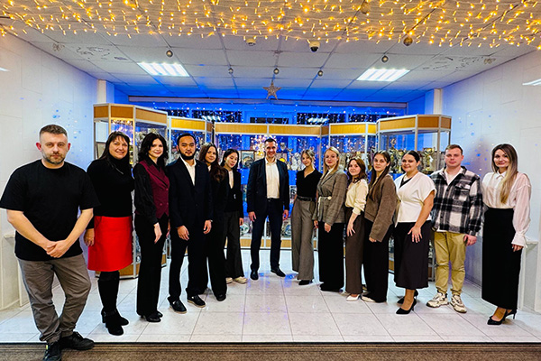 ДРУЖЕСКОЕ ЧАЕПИТИЕ С РЕКТОРОМ