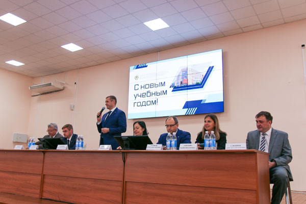 САМОЕ ВАЖНОЕ СЕЙЧАС – КОНЦЕНТРАЦИЯ УСИЛИЙ НА ВНУТРЕННЕЙ СРЕДЕ И НА КАЧЕСТВЕ ПОДГОТОВКИ СТУДЕНТОВ