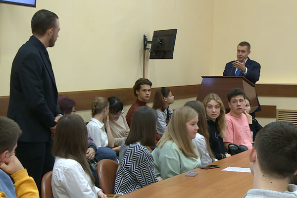 ДИАЛОГ НА РАВНЫХ