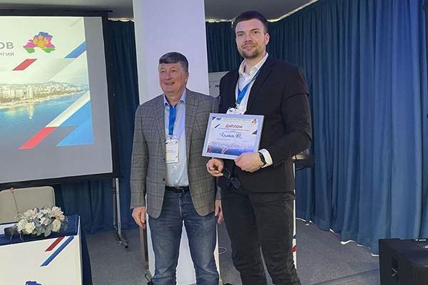 ОРДИНАТОР РЯЗГМУ ПОБЕДИЛ В КОНКУРСЕ НАУЧНЫХ РАБОТ НА ПЕРВОМ КУБАНСКОМ КОНГРЕССЕ ХИРУРГОВ