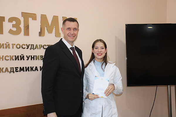 ШКОЛЬНИКИ ИЗ НОВОМОСКОВСКА ПОЛУЧИЛИ ДОКУМЕНТЫ ОБ ОКОНЧАНИИ МЕДКЛАССА