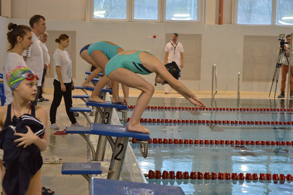 В бассейне «Аквамед» дан старт городскому Первенству по плаванию «Веселый дельфин»