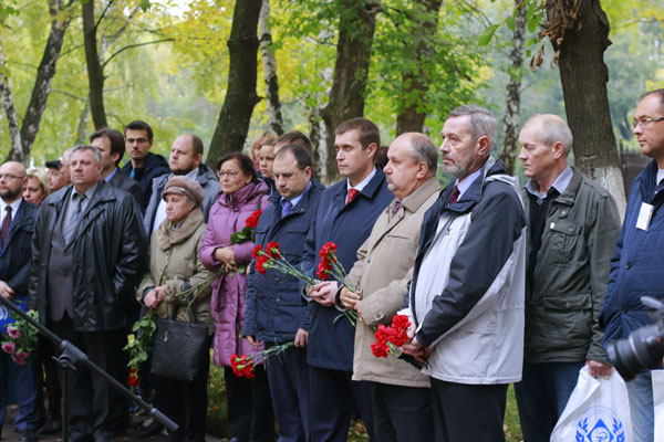 Торжественное открытие памятной доски профессору Виталию Георгиевичу Папкову