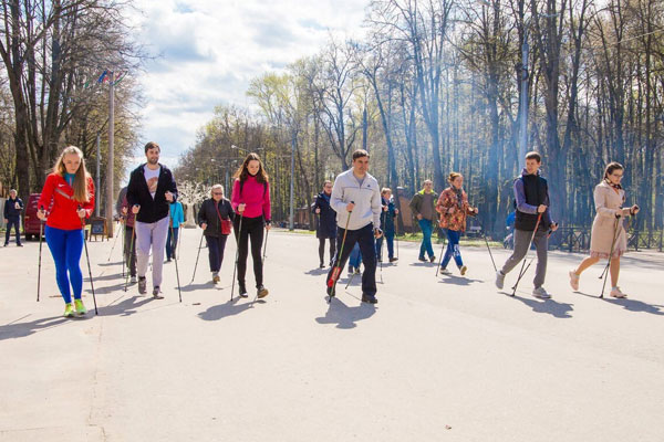 РЯЗАНЦЕВ НАУЧИЛИ СКАНДИНАВСКОЙ ХОДЬБЕ