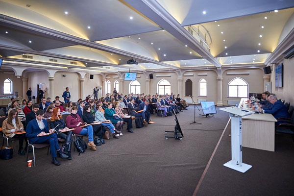 BEST PRACTICES OF WORKING WITH TALENTED FOREIGN YOUTH DISCUSSED AT EDUCATIONAL CENTER “ETNOMIR”