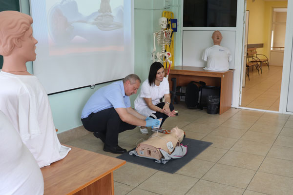 Помогать правильно