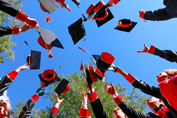 Прокатилась волна выпускных на факультетах РязГМУ