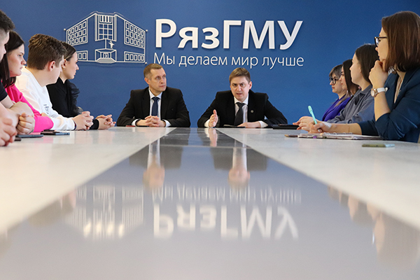 ОРДИНАТОРАМ РАССКАЗАЛИ О ПЕРСПЕКТИВАХ КАРЬЕРНОГО РОСТА