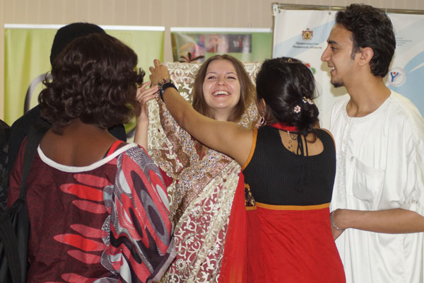 Более 100 граждан факультета по обучению иностранных студентов приняли участие в V интернациональном студенческом фестивале 