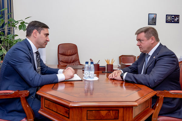 РАБОЧАЯ ВСТРЕЧА ГУБЕРНАТОРА РЯЗАНСКОЙ ОБЛАСТИ НИКОЛАЯ ЛЮБИМОВА С ПРЕДСЕДАТЕЛЕМ КОМИТЕТА ПО ОХРАНЕ ЗДОРОВЬЯ ГОСУДАРСТВЕННОЙ ДУМЫ РФ ДМИТРИЕМ ХУБЕЗОВЫМ