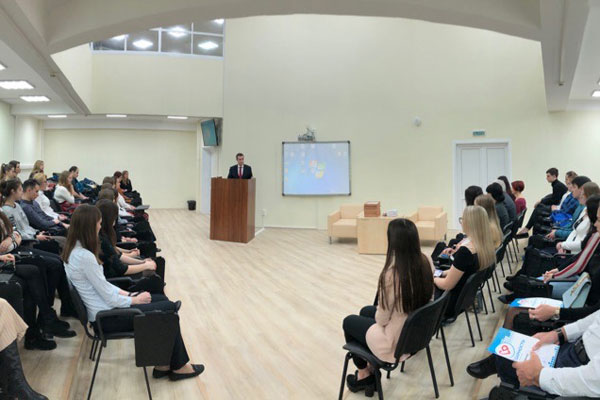 ВСТРЕЧА РЕКТОРА УНИВЕРСИТЕТА СО СТУДЕНТАМИ