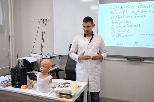 СОТРУДНИКИ РЯЗГМУ ОБУЧИЛИ ШКОЛЬНИКОВ АЗАМ ПЕРВОЙ ПОМОЩИ И ЛАТИНСКОГО ЯЗЫКА