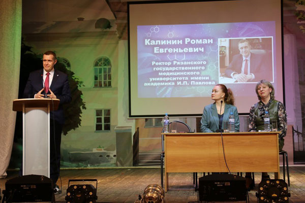 НОВОМОСКОВСКИЕ УЧАЩИЕСЯ МЕДИЦИНСКОГО КЛАССА ВСТРЕТИЛИСЬ С РЕКТОРОМ РЯЗГМУ