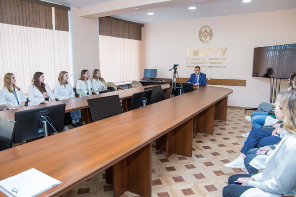 УЧЕНИКИ ГОРОДА НОВОМОСКОВСК ПОЛУЧИЛИ СВИДЕТЕЛЬСТВА ОБ ОКОНЧАНИИ МЕДИЦИНСКОГО КЛАССА