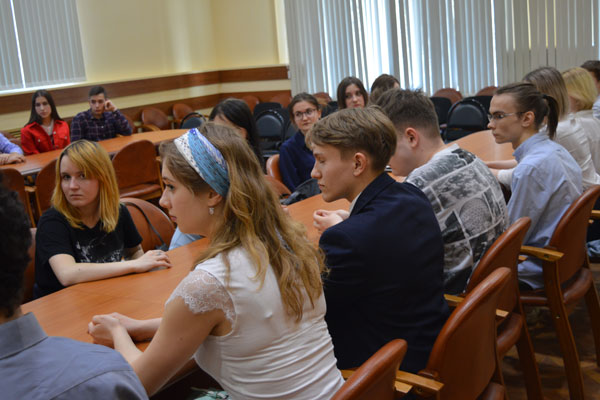 ТОРЖЕСТВЕННОЕ ВРУЧЕНИЕ СВИДЕТЕЛЬСТВ ОБ ОКОНЧАНИИ МЕДИЦИНСКИХ КЛАССОВ И ПОДГОТОВИТЕЛЬНЫХ КУРСОВ