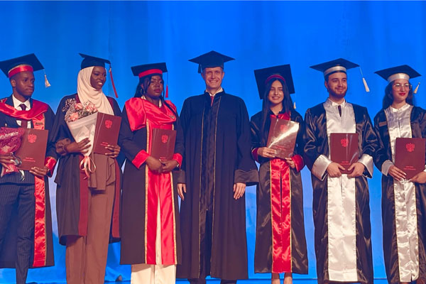 Вручение дипломов об образовании  