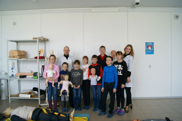 Сотрудники Центра симуляционного обучения РязГМУ провели обучающее занятие для юных инспекторов дорожного движения 