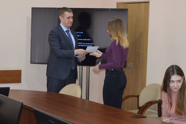 ВЫПУСКНИКИ МЕДИЦИНСКИХ КЛАССОВ ПОЛУЧИЛИ СВИДЕТЕЛЬСТВА ОБ ОКОНЧАНИИ ОБУЧЕНИЯ 