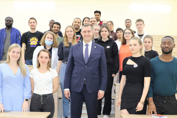 ВСТРЕЧА РЕКТОРА СО СТУДЕНТАМИ