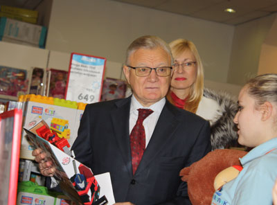 Волонтеры РязГМУ получили подарки для детей-сирот от губернатора 