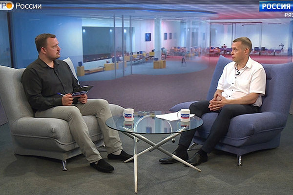 Ректор РязГМУ Роман Калинин прокомментировал в эфире телерадиокомпании «Ока» новый порядок приема на целевое обучение в вузах