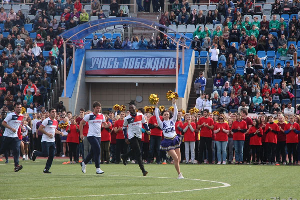 РязГМУ открыл юбилейную неделю празднования 75-летия вуза большой «Зарядкой с чемпионом»