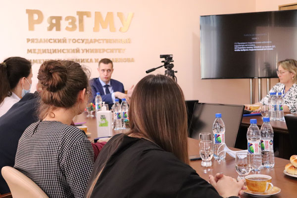 РЕКТОР РЯЗГМУ ПРОВЕЛ ВСТРЕЧУ С МОЛОДЫМИ ПРЕПОДАВАТЕЛЯМИ УНИВЕРСИТЕТА  