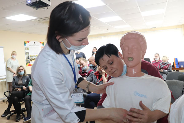 СОТРУДНИКИ РЯЗГМУ ПРОВЕЛИ ОБУЧЕНИЕ ПО ПЕРВОЙ ПОМОЩИ ДЛЯ РАБОТНИКОВ РЯЗАНСКОГО КОЖЕВЕННОГО ЗАВОДА